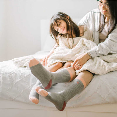 Mother and Daughter wears organic cotton socks in terry grey colour