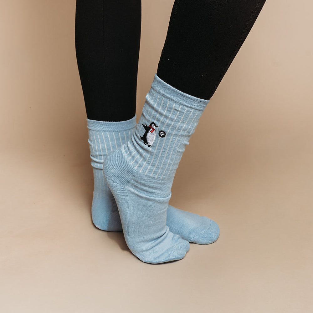 Model wears Penguin socks