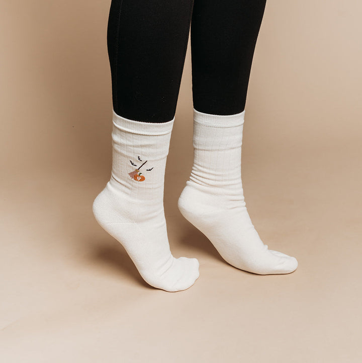 Model wears the Hallow Eve Socks